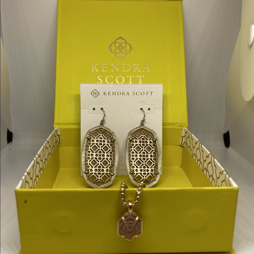 Light pink Danielle drop earrings with matching Teo long adjustable pendant.